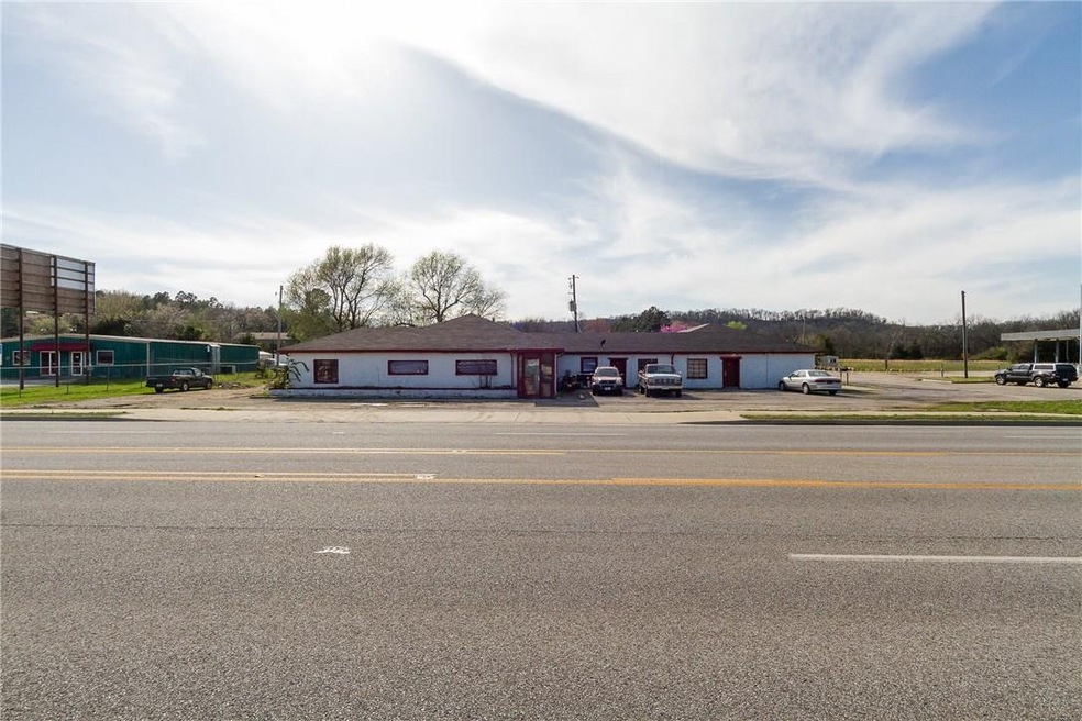 1037 N Main Ave, Fayetteville, AR 72701 - photo 1