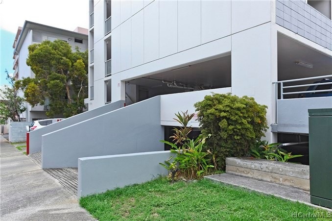 Welcome home to 1718 Anapuni St conveniently locat