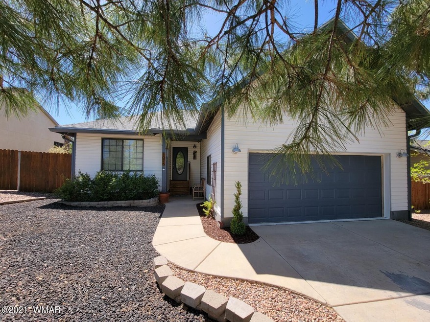 1076 S Hunters Run, Show Low, AZ 85901 - photo 1