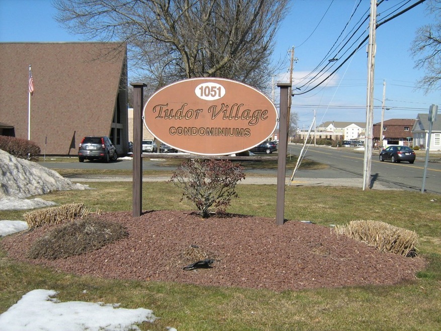 1051 Elm St unit 17, West Springfield, MA 01089 - photo 1