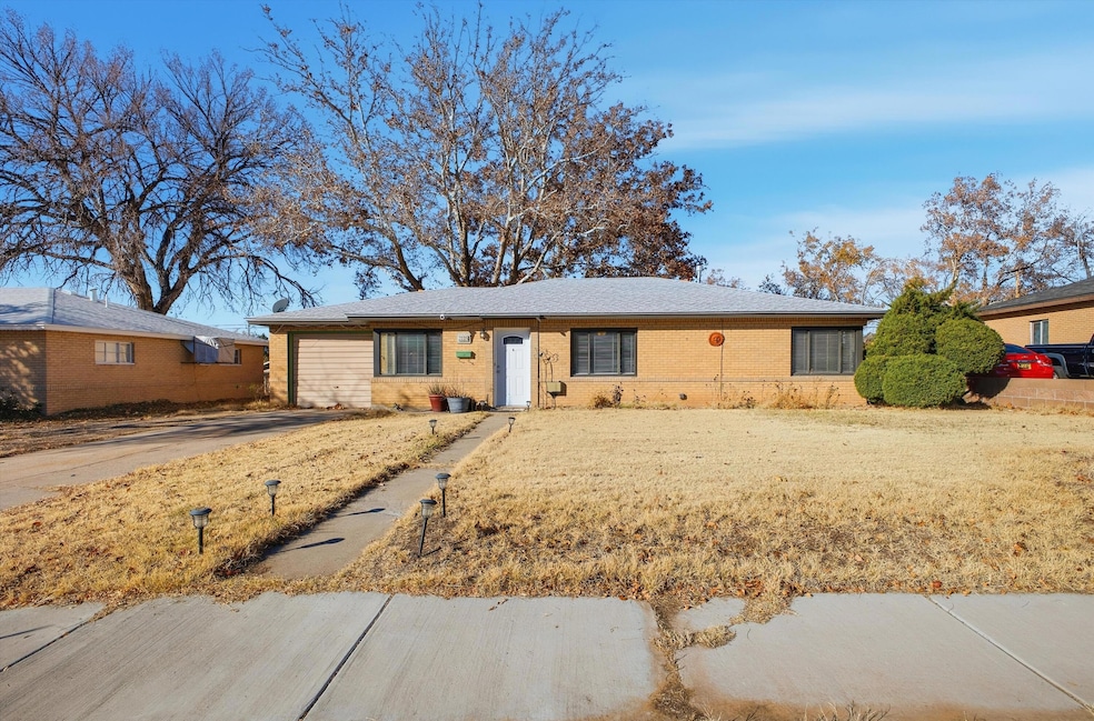 2115 Hendola Dr NE, Albuquerque, NM 87110 - photo 1