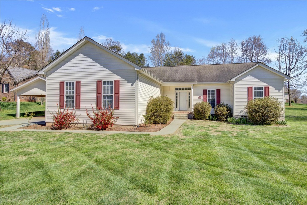 144 Millstone Dr, Statesville, NC 28625 - photo 1