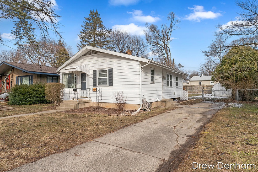 1504 Herrick Ave NE, Grand Rapids, MI 49505 - photo 1