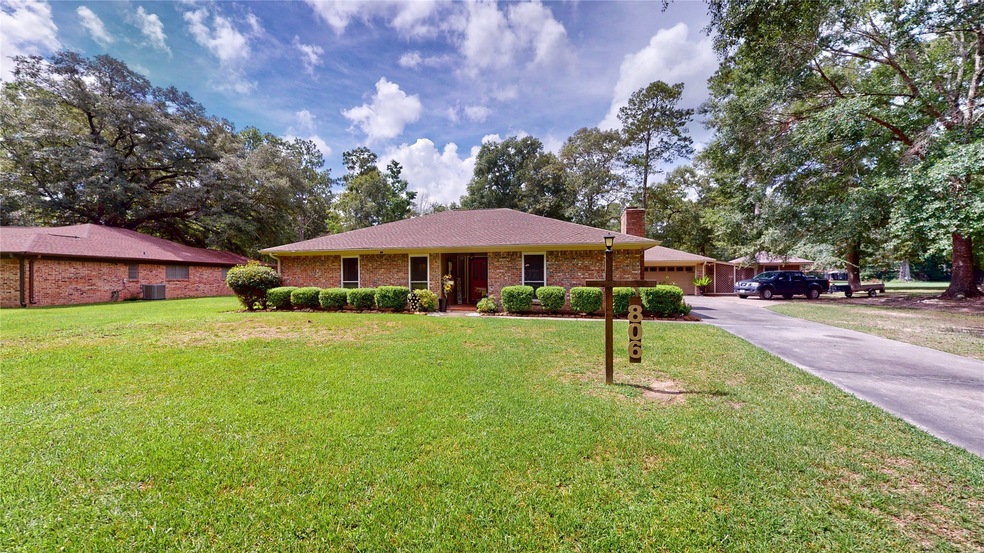 806 Camphor Cir, Village Mill, TX 77663 - photo 1