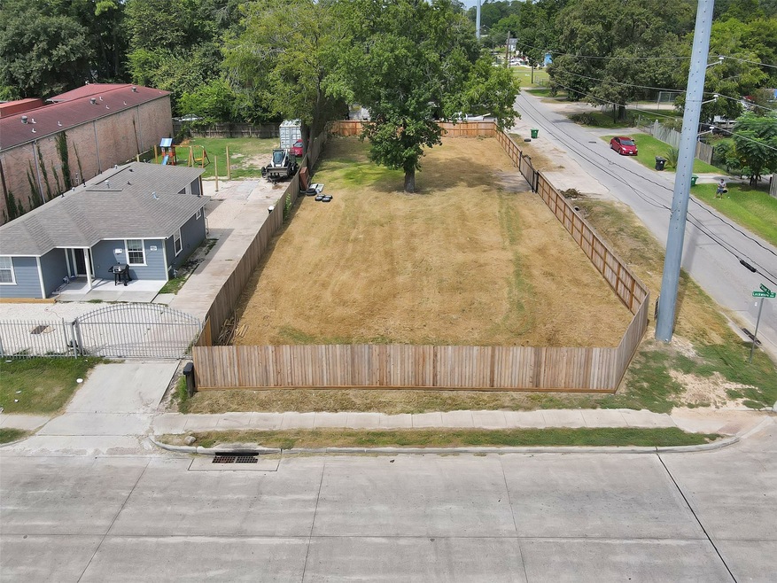 9117 Lockwood Dr, Houston, TX 77016 - photo 1