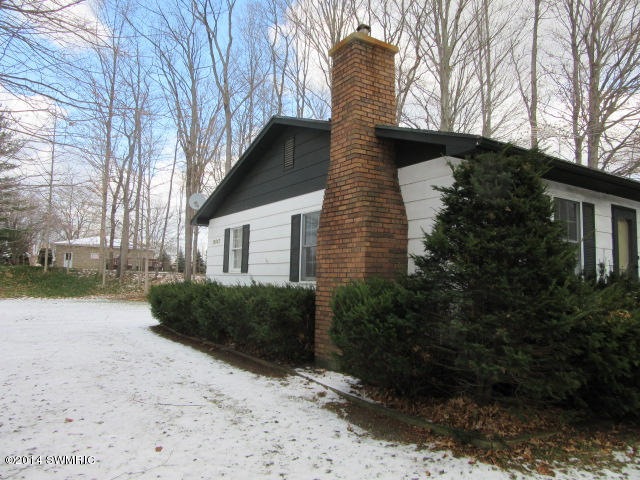 13647 Log Cabin Rd, Three Oaks, MI 49128 - photo 1