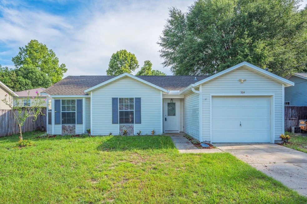 1-web-or-mls-504-shortwell-ave