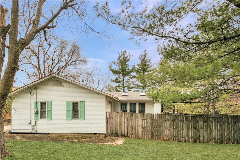 3233 E Clinton Ave, Des Moines, IA 50317 - photo 1