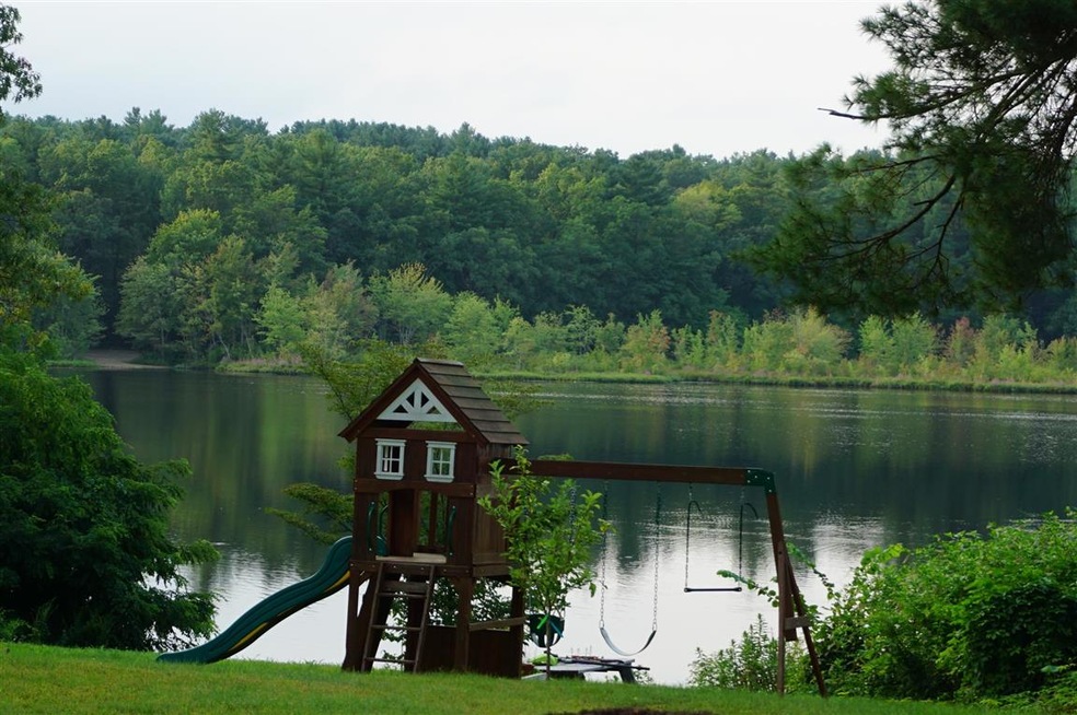 136 Ferry St, Hudson, NH 03051 - photo 1