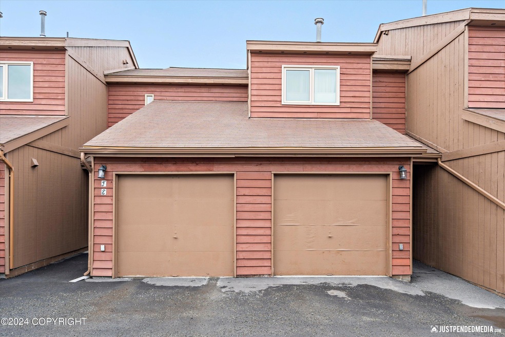 10218 Jamestown Dr unit E, Anchorage, AK 99507 - photo 1