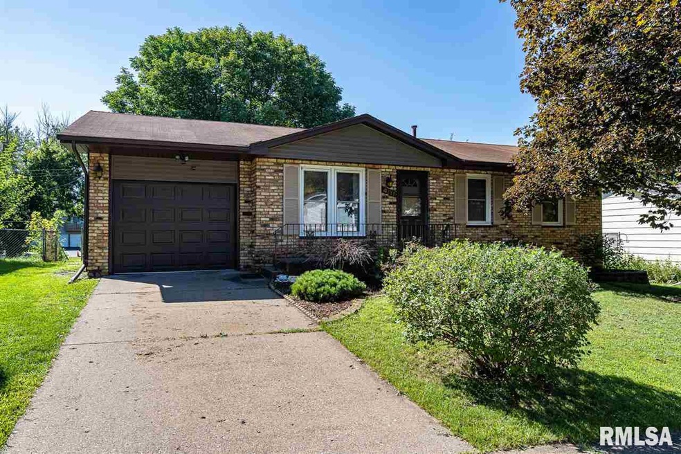 4111 Warren St, Davenport, IA 52806 - photo 1