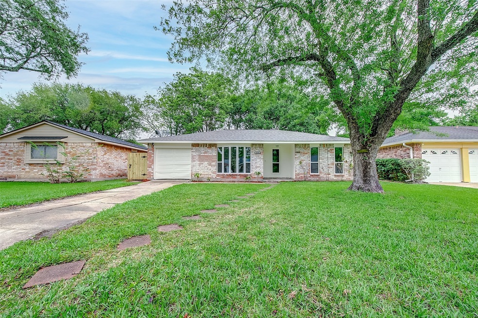 16719 David Glen Dr, Friendswood, TX 77546 - photo 1