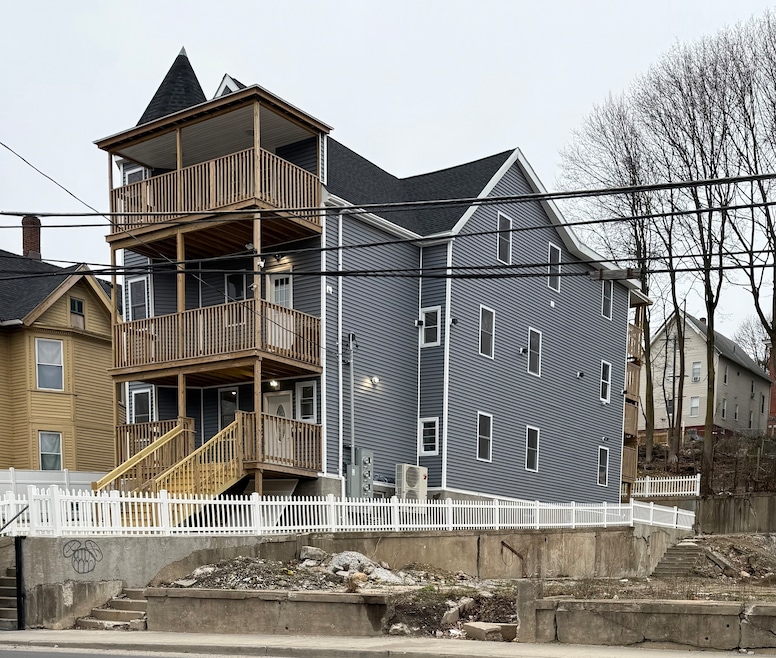 975 N Main St, Waterbury, CT 06704 - photo 1