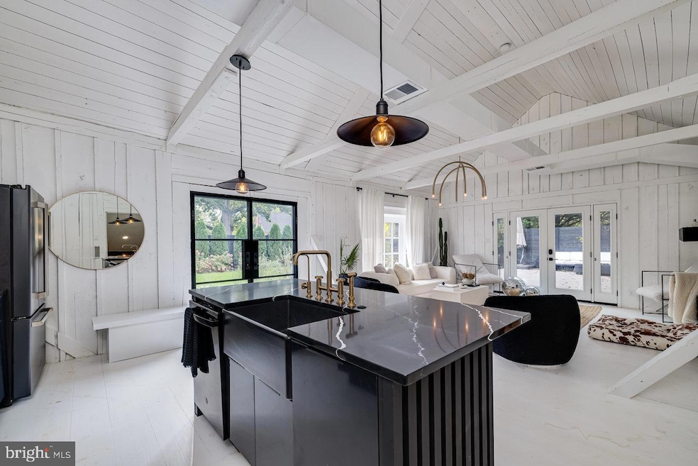 1133 Bishop Meade Rd, Boyce, VA 22620 - photo 1