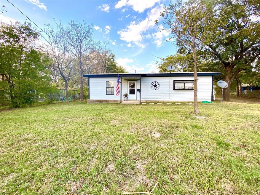 1116 W 7th St, Bonham, TX 75418 - photo 1