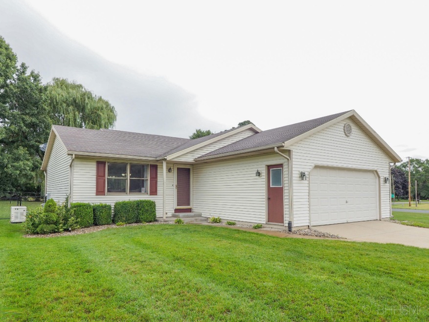22022 Bluebird Ave-100
