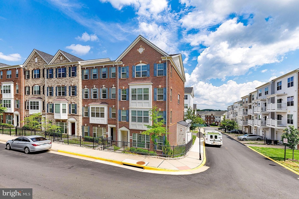 15265 Leicestershire St unit 144, Woodbridge, VA 22191 - photo 1