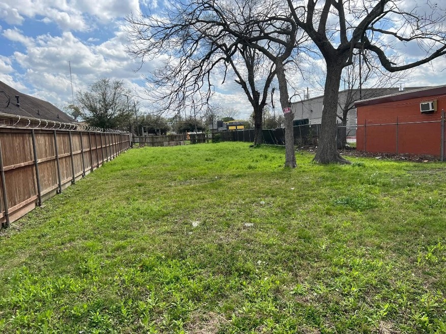 108 Van Molan St, Houston, TX 77022 - photo 1