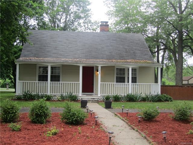 15840 Green Lane Livonia 001.JPG