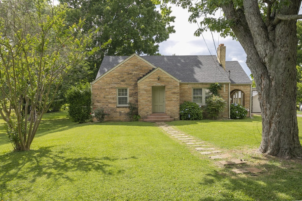 113 Carlisle Ave, Shelbyville, TN 37160 - photo 1