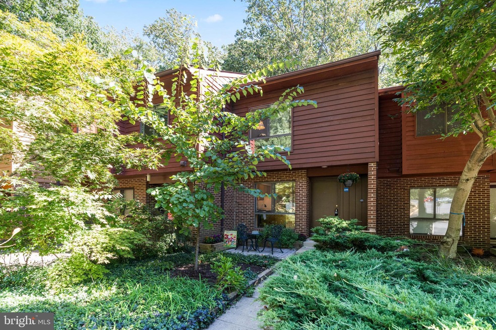 2255 Chestnut Burr Ct, Reston, VA 20191 - photo 1