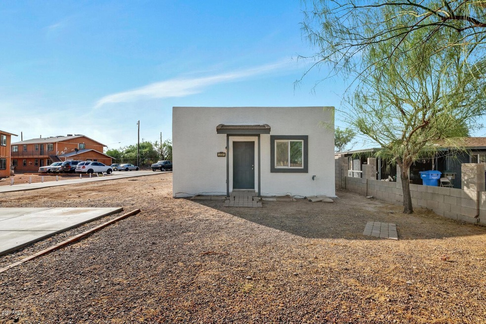 2721 E Southgate Ave-large-002-020-2721