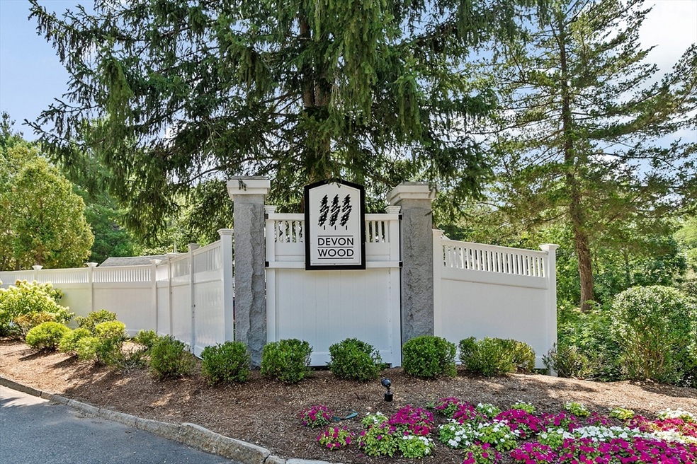 75 Bradford Commons Ln unit 75, Braintree, MA 02184 - photo 1