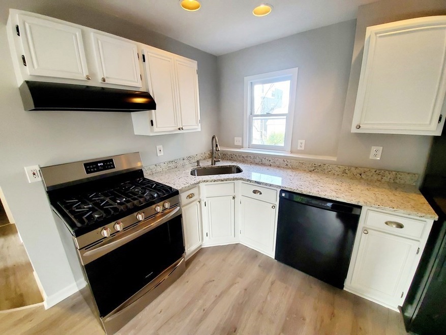 224 W Sixth St unit 3, Boston, MA 02127 - photo 1