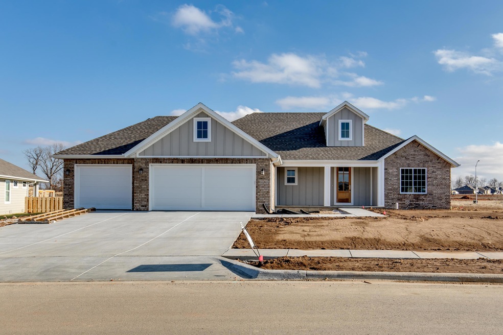 710 N Fox Hill Cir, Nixa, MO 65714 - photo 1