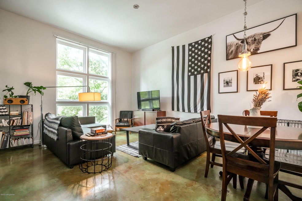 2745 Grinstead Drive-35