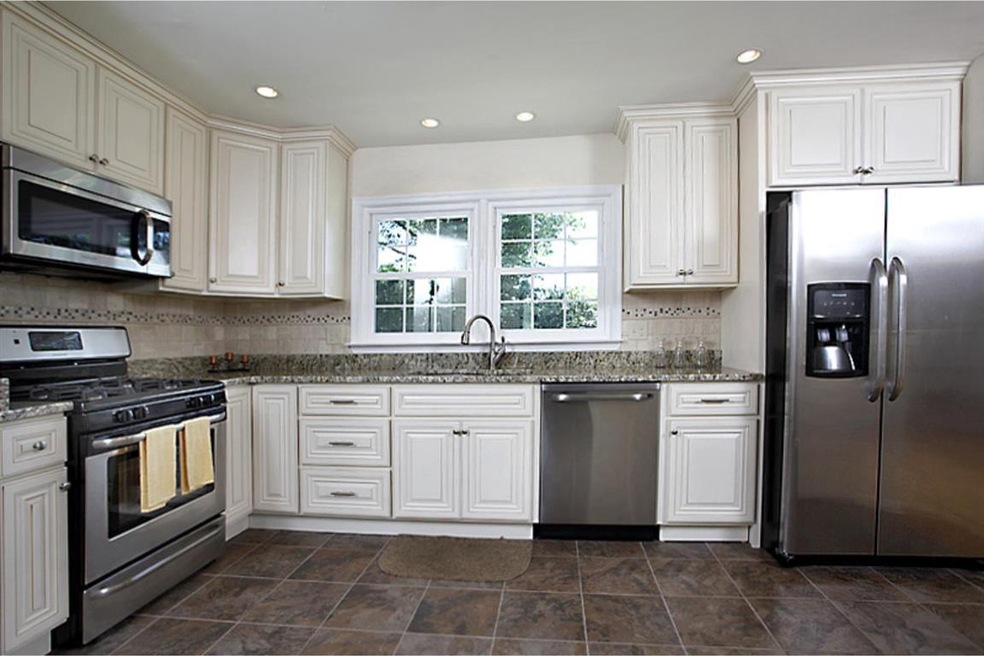 47 Winding Way W, Morrisville, PA 19067 - photo 1