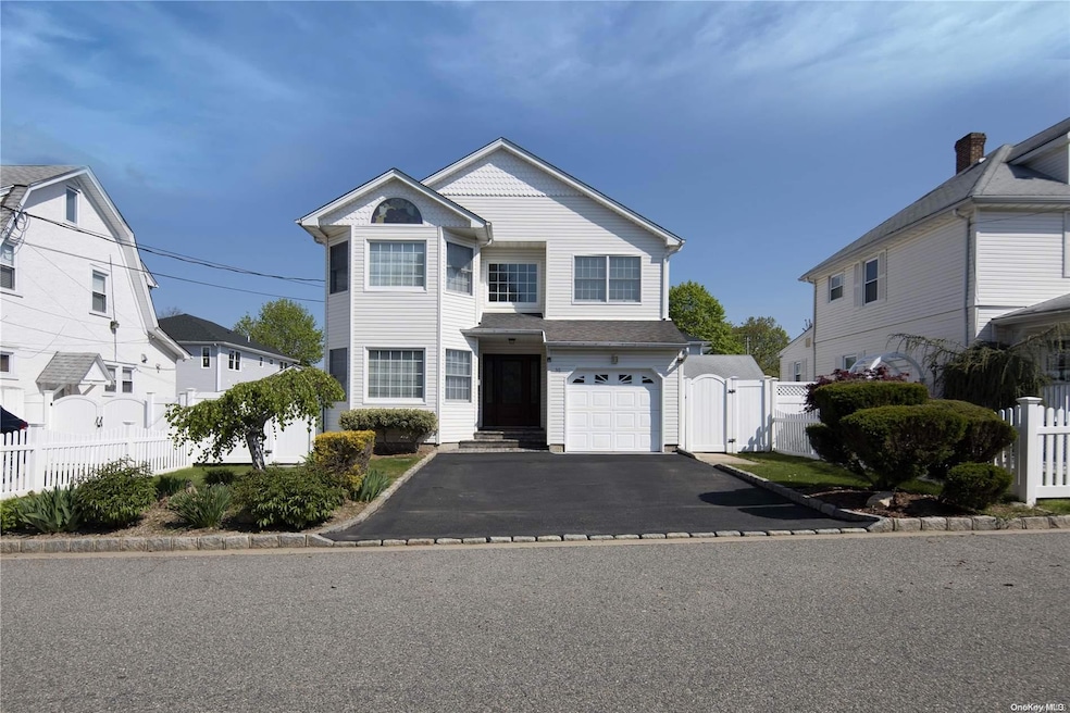 Sold $1,150,000 • Co-Listing Agent