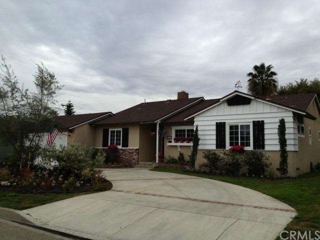 Large Horseshoe Driveway!