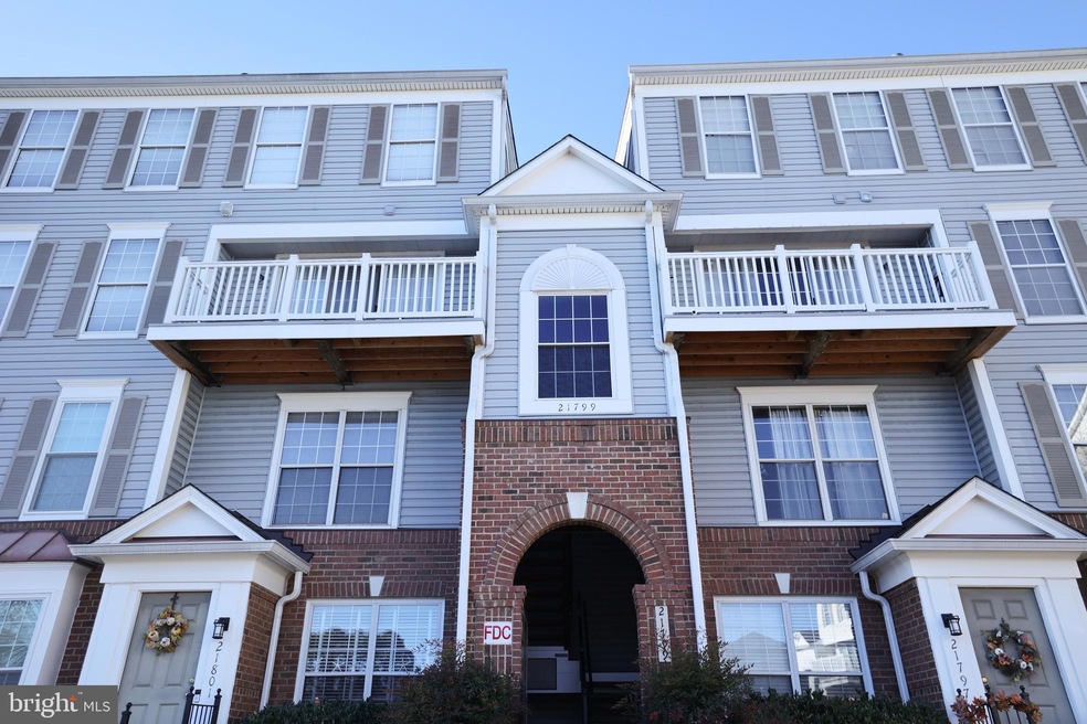 21799 Baldwin Square unit 302, Sterling, VA 20164 - photo 1
