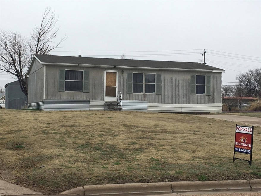 709 S Adams St, Hugoton, KS 67951 - photo 1