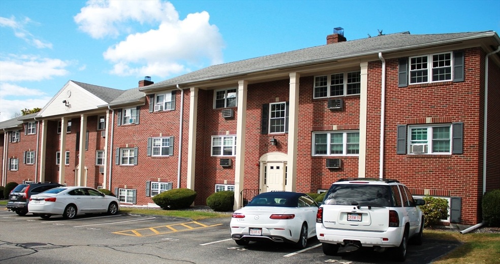 27 Arlington Rd unit 2, Woburn, MA 01801 - photo 1