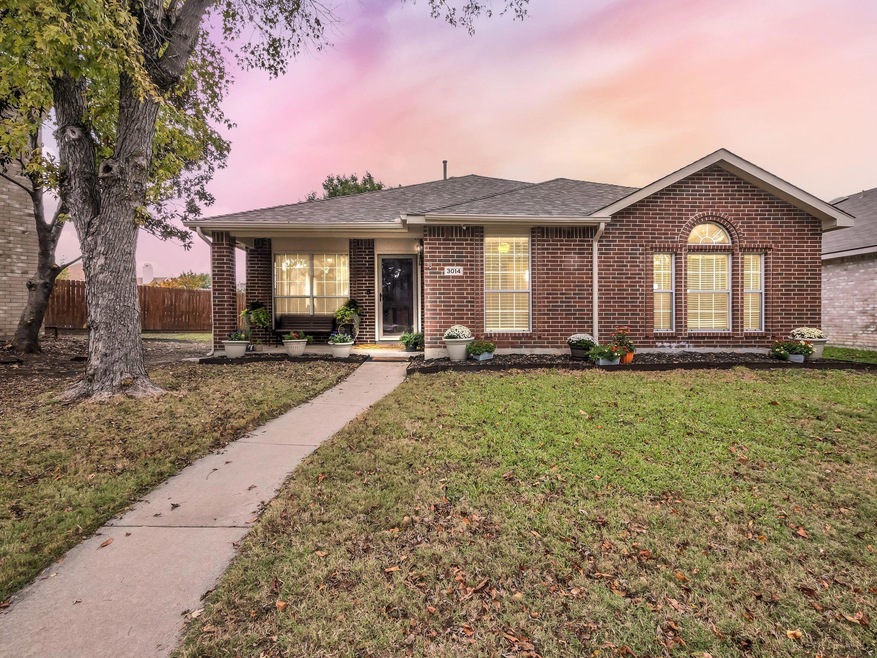 Single story home with a lawn
