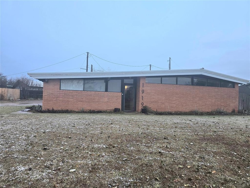 1919 Sumner Dr, Altus, OK 73521 - photo 1