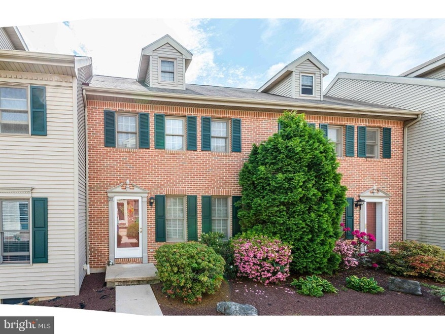 28 Weiser Ct unit 26, Womelsdorf, PA 19567 - photo 1