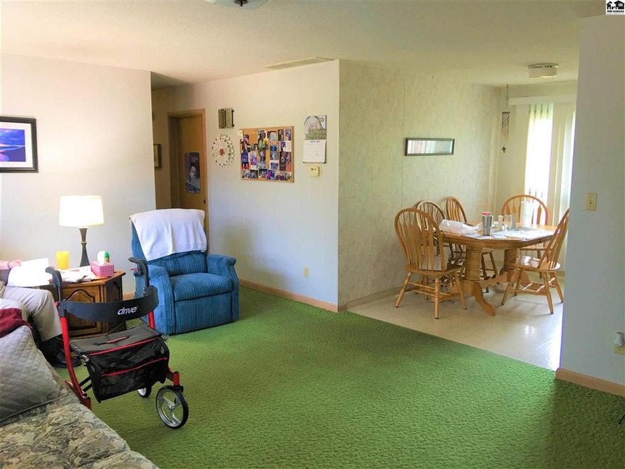 1110 Glendale Rd, McPherson, KS 67460 - photo 1