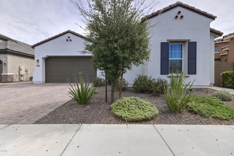 811 S Eucalyptus Pl-1