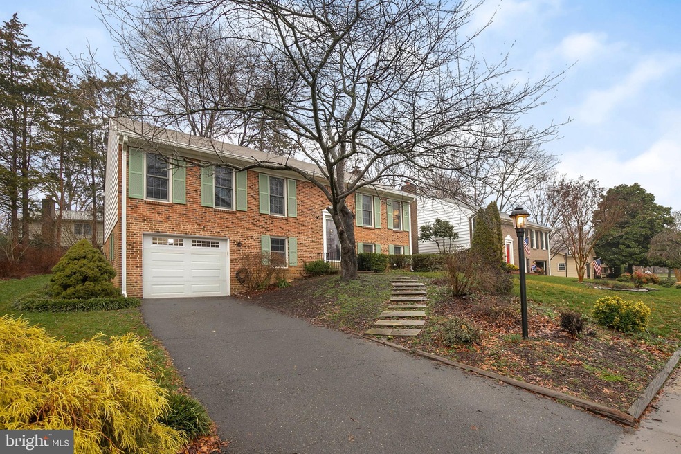 1906 Sword Ln, Alexandria, VA 22308 - photo 1