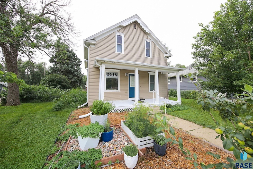 2615 E 12th St, Sioux Falls, SD 57103 - photo 1