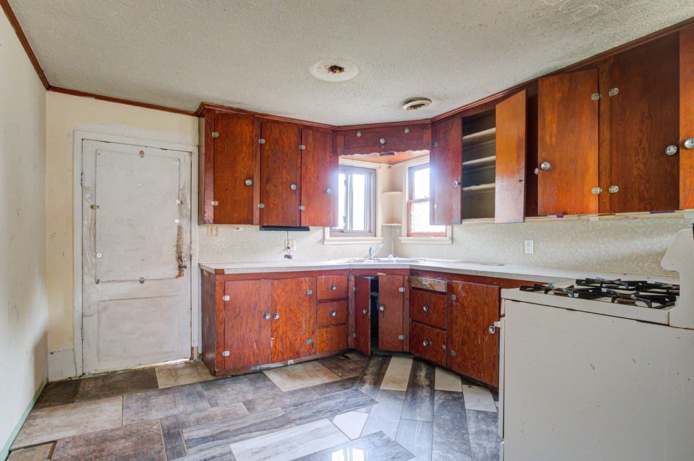 Dan Holt 1605 N Oak Grove 1