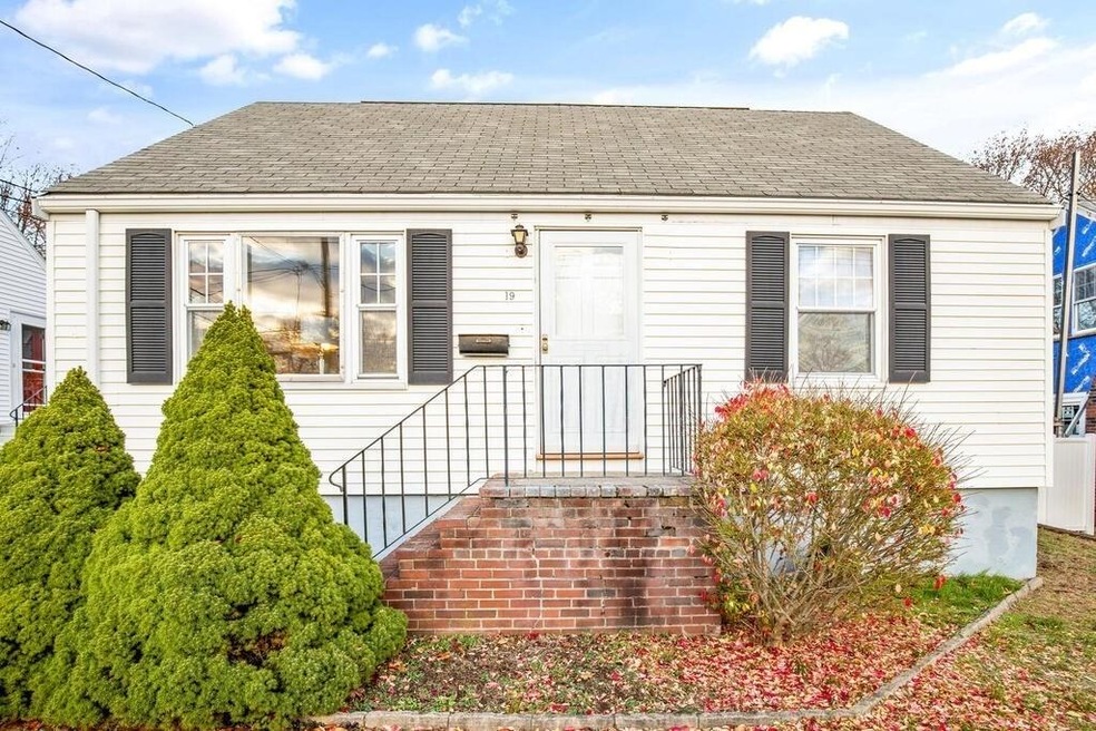 19 Chesbrough Rd, West Roxbury, MA 02132 - photo 1