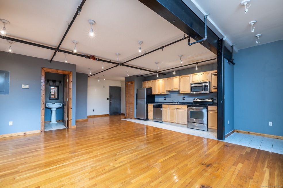 325 Myrtle Ave unit 1301, Bridgeport, CT 06604 - photo 1