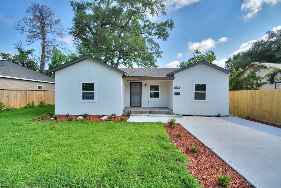 7215 S Hall St, Houston, TX 77028 - photo 1