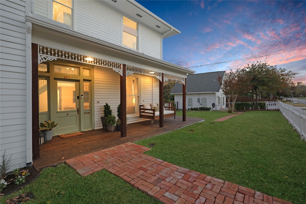 601 Parker St, McKinney, TX 75069 - photo 1