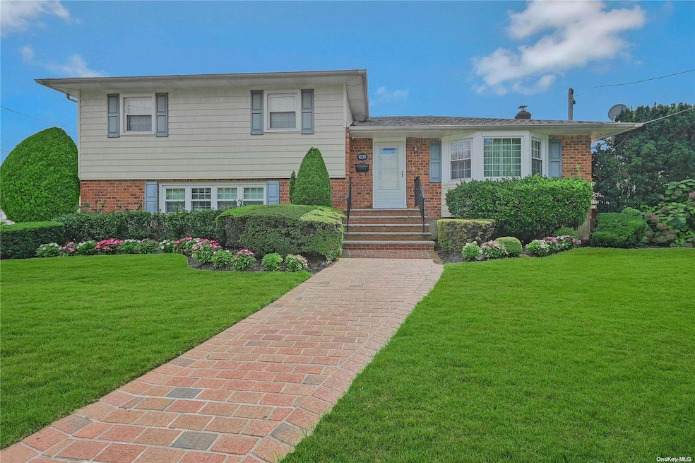 1071 Delmar Ave, Franklin Square, NY 11010 - photo 1