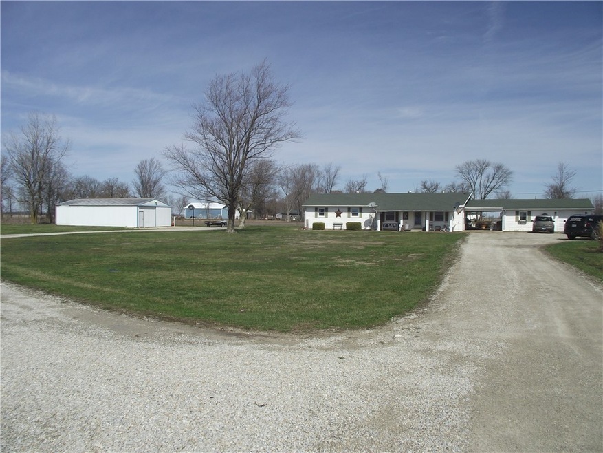 208 W Route 33, Shumway, IL 62461 - photo 1